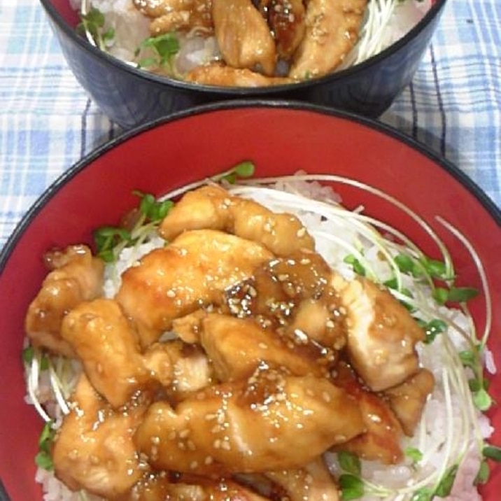 鶏むね肉のごま照り焼き丼♪